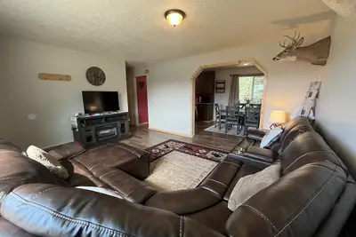 Image de Entire House with Electric Fireplace