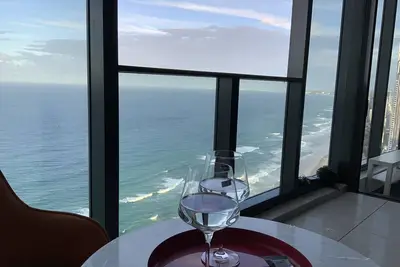 Image de Surfers Paradise Beach Front Skyline 2 Bedroom Luxury Apartment. <br>