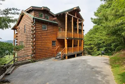 Image de This cabin is a 4 bedroom(s), 6 bathrooms, located in Servierville, Tn.