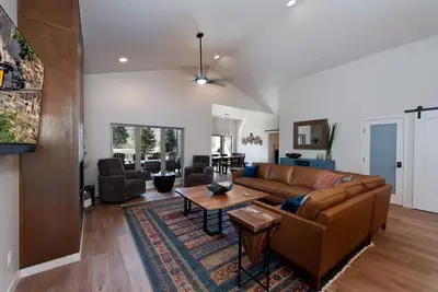Image de Brand New Luxury Home 12 min. to Durango - Ac - Hot Tub/Fire Pit - Mtn. Views