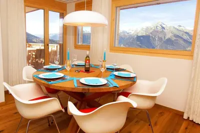 Image de Wifi, sauna, terrasse, balcon, cheminée ou poêle à bois, parking, télévision, casier à ski, 97m²