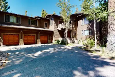 Image de Pet-Friendly & Luxurious, On the Golf Course! Gas Grill, Laundry & Garage