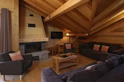 Image de Chalet, wifi, terrasse, cheminée ou poêle à bois, parking, télévision, casier à ski, 140m²
