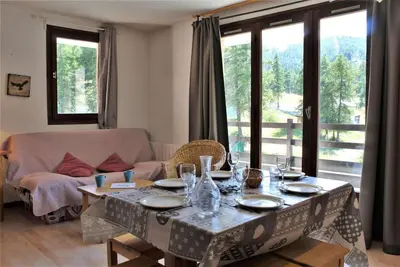Image de 50m du centre station, 2ème étage, piscine, balcon, télévision, casier à ski, 37m², Risoul