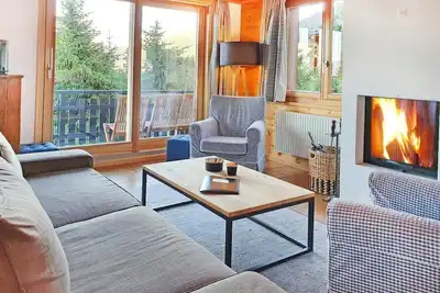 Chalet, wifi, vue montagne, terrasse, balcon, cheminée ou poêle à bois, parking, télévision, 150m²