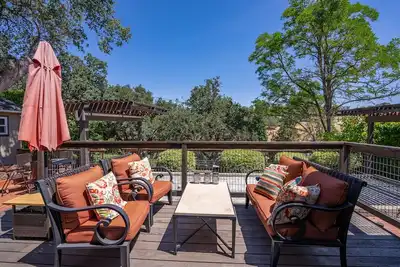 Image de Ridgeview Retreat--Style and Comfort on the Westside!