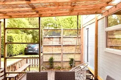 Image de Tiny House La Cabane nichée sous les arbres à 5 mn des plages