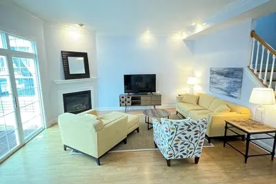 Townhome steps from downtown Douglas!