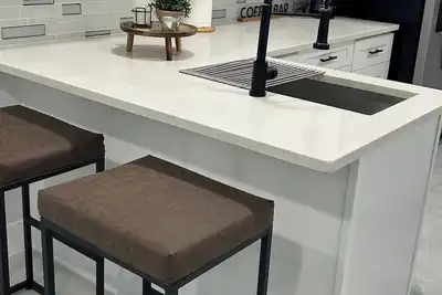 Image de 🌅 Sunset Haven - Beautiful Lakefront Home with Private Pool