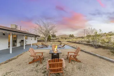 Image de Shooting Star Lodge Joshua Tree - 6 Min to Nat. Park. Dogs welcome :-) sleeps 6
