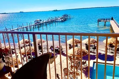 Waterfront Spectacular views condo-hotel studio