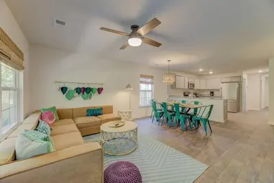 Image de A Sunny & Stylish 4br\/3ba w King Beds & WiFi
