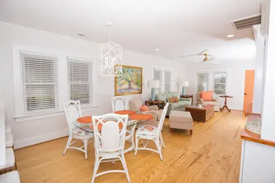 Image de Mulberry Cottage 5 Blocks to Beaufort Waterfront - 205/ 1-2, 295 for 3/4 people