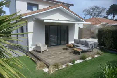 Image de Contemporary villa, 5' town center and beach 10 minutes by bike.