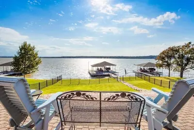 Image de 4 Bedroom Lakefront + Dock & Boat Rental