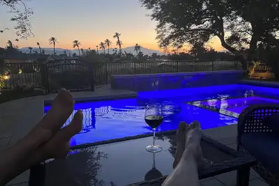 Image de Endless Sunset retreat with golf views; walk to Coachella