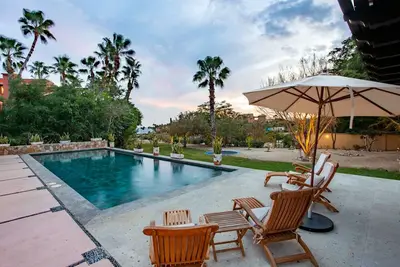 Image de Private Pool, Hotel Services & Steps to Beach