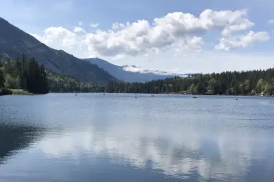 Image de Cozy Lakeside Cabin