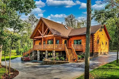 Image de Fox Den Cabin Sleeps up to 18 Ada Compliant main floor w\/ Hot Tub