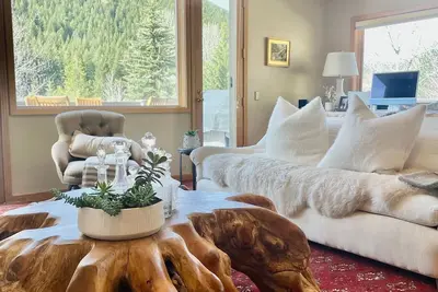Image de Ketchum condo across from dog park and walking distance to town