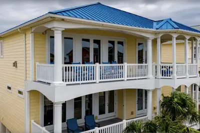 Image de Gorgeous Oib Ocean Front View home 5 bedrooms 5. 5 baths 1 min walk to beach