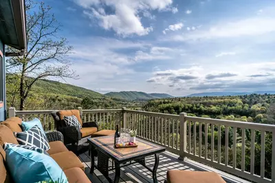 Image de Ursus Slumber- 3bdr/2bath︱Stunning Views︱Hot Tub