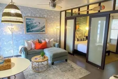 Image de \"Cool & Chic Beach Home\" steps to the beach with Pool!
