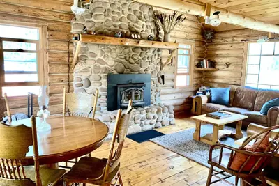 Image de Off-Grid Clean, Cozy Log Cabin 4. 95 Star Rating 86 Reviews