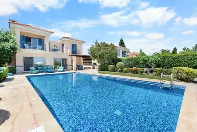 Image de Villa Latchi Beach View -  a villa that sleeps 6 guests  in 3 bedrooms