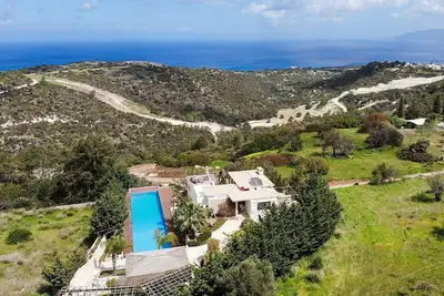 Image de Villa Akamas Heights - a villa that sleeps 8 guests in 3 bedrooms