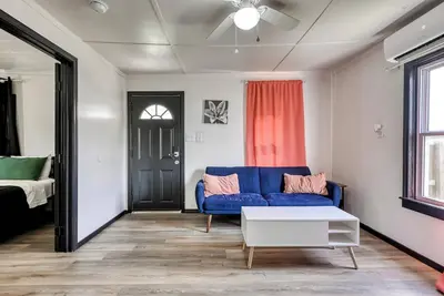 Image de The Bluebird: Modern 1 Bed, Large Peaceful Yard