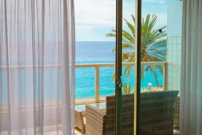 Image de Promenade des Anglais - grand appartement avec terrasse au bord de la mer