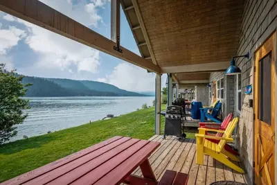 Image de Lakeside Hideaway - Lakefront 1 Bedroom Beach
