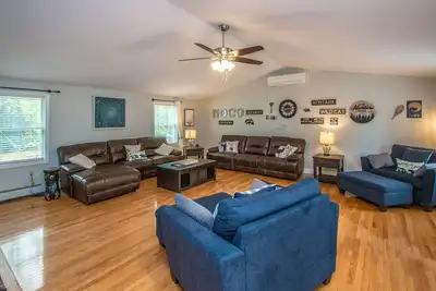 Image de Spacious North Conway Home - Ac/Hot tub and Games!