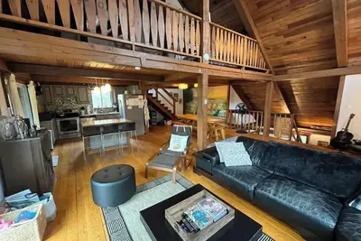 Image de Heart of Poconos - 4 Bedroom Chalet w/ Loft