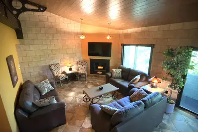 Image de Amazing designer condo fully furnished in the heart of Traverse City