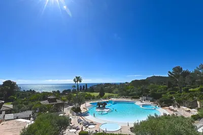 Image de Joli appartement avec Wifi, climatisation, piscine, Tv, patio, animaux admis et parking