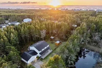 Image de Luxury 5 bdrm | lighthouse view | dog friendly, Ada accessible