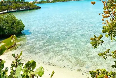 Image de Intimate remodeled villa with private beach and pool.