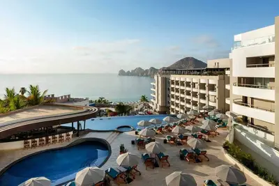 Image de Ocean Front Deluxe w/hot tub in private balcony - beach property!