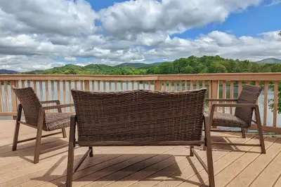 Image de The Allgood Upper level home-Charming Lake Junaluska Retreat with Breathtaking