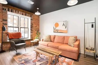 Image de George 202 Modern 8th Street Condo with Balcony