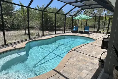 Image de Brand new, immaculate home with gorgeous pool, near beaches and recreation