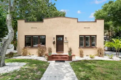 Image de New! 3bd+office, bright & colorful Spanish home