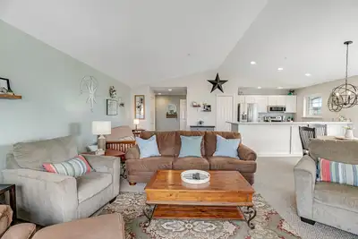 Image de Oceanfront condo with balcony, telescope, W/D, pool, & hot tub