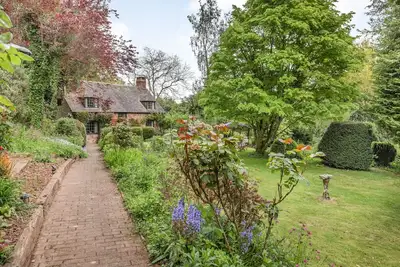 Image de Saint Pancras Chapel, pet friendly, with open fire in Williton