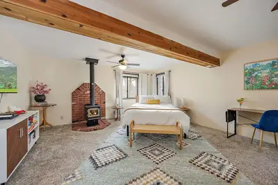 Image de Chalet Cabin Near Rogue River: hiking, hunting, fishing, and rafting.