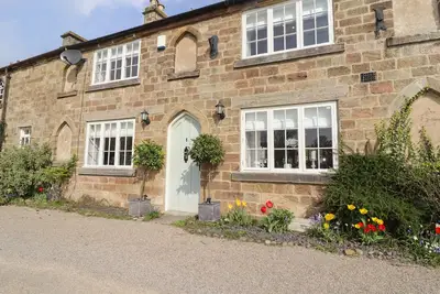 Foxy Cottage, family friendly, with a garden in Ripley