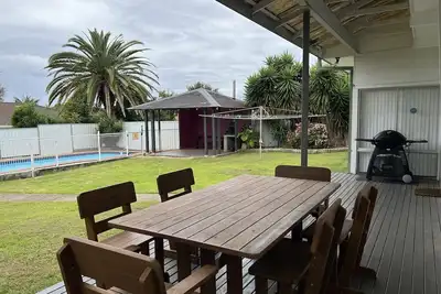 Image de 'The Savoy'. Central home with pool. Pet friendly