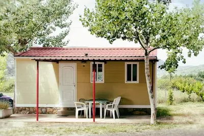 Image de Bungalow en Espagne avec Terrasse et Jardin